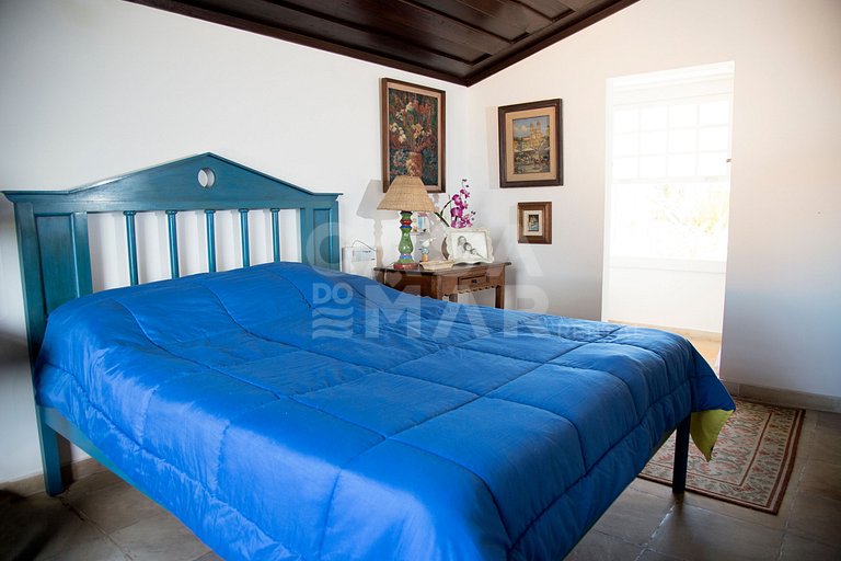 Casa com cinco suítes, frente mar, piscina, churrasqueira