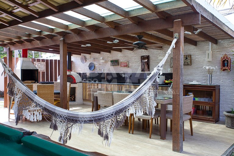 Casa com quatro suítes, em condomínio, em Geribá