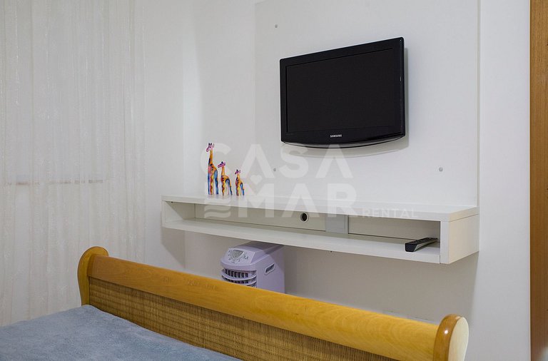 Beautiful house with four suites, in a condominium, between