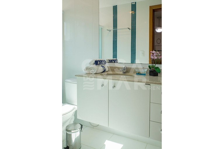Beautiful house with four suites, in a condominium, between