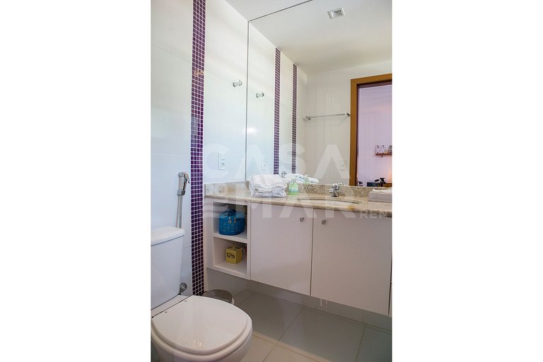 Beautiful house with four suites, in a condominium, between