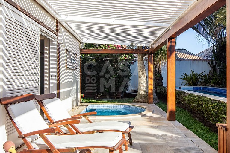 Beautiful house with four suites in a condominium in Manguin
