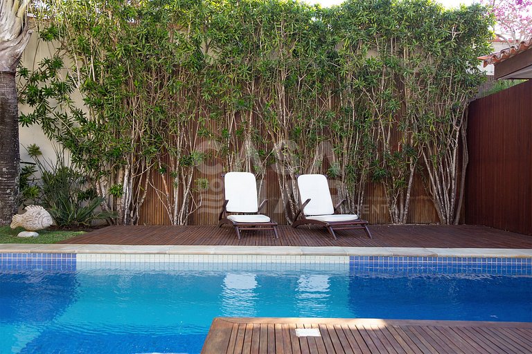 Casa com quatro suítes, piscina, espaço gourmet, jacuzzi