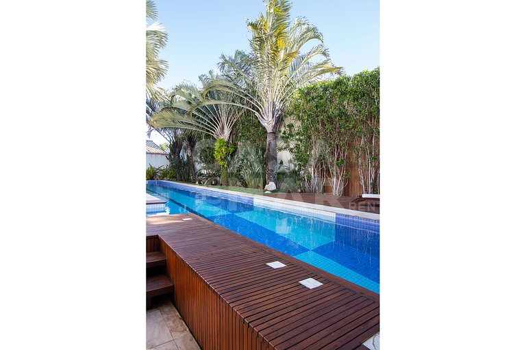 Beautiful house with four suites in a condominium in Manguin