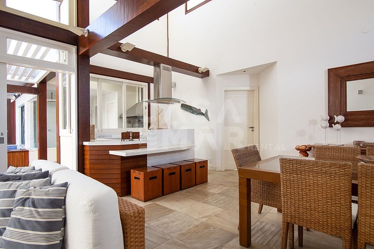 Beautiful house with four suites in a condominium in Manguin