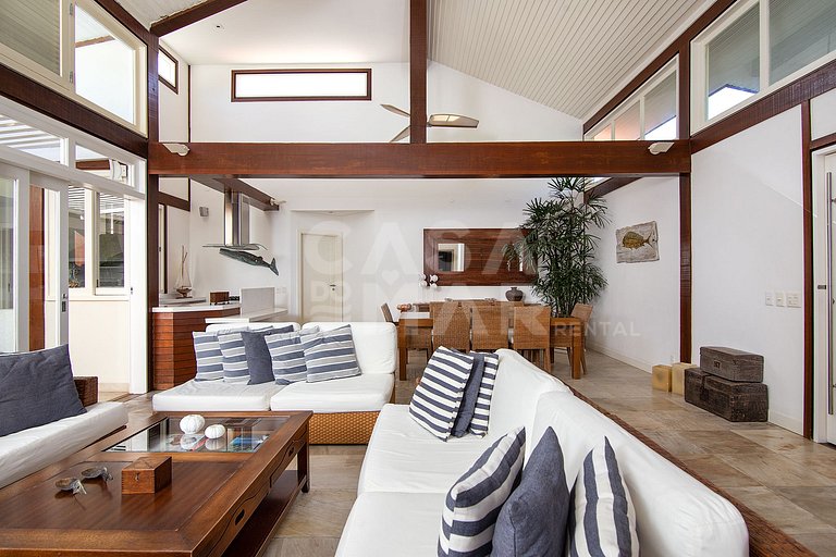 Casa com quatro suítes, piscina, espaço gourmet, jacuzzi