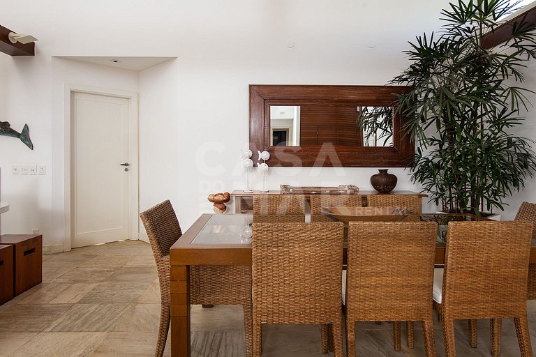 Beautiful house with four suites in a condominium in Manguin