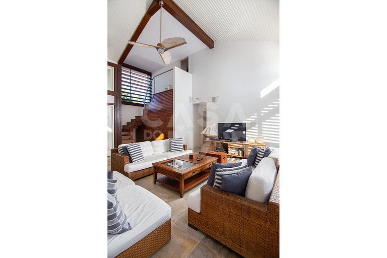 Casa com quatro suítes, piscina, espaço gourmet, jacuzzi