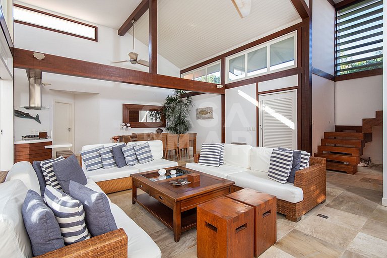 Beautiful house with four suites in a condominium in Manguin