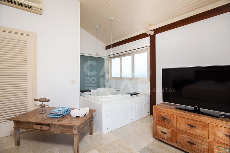 Casa com quatro suítes, piscina, espaço gourmet, jacuzzi