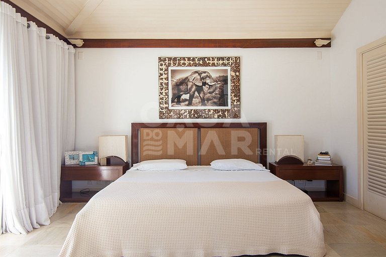 Beautiful house with four suites in a condominium in Manguin