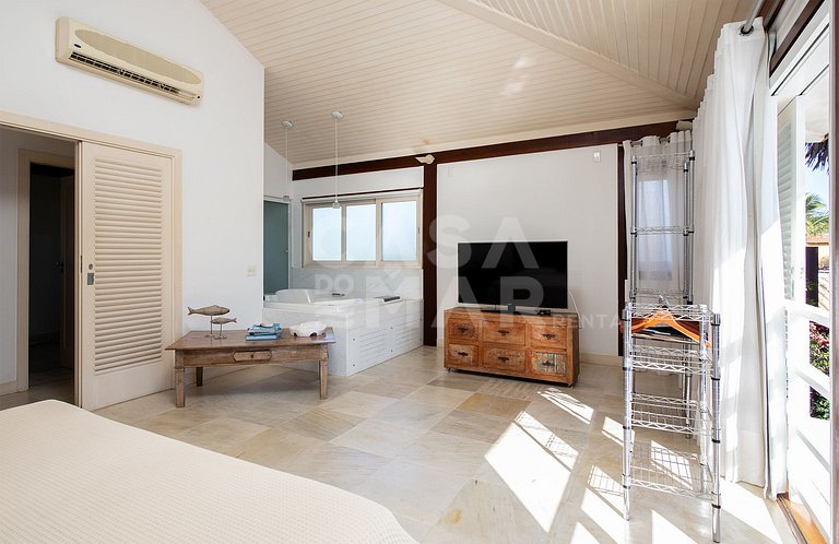 Casa com quatro suítes, piscina, espaço gourmet, jacuzzi