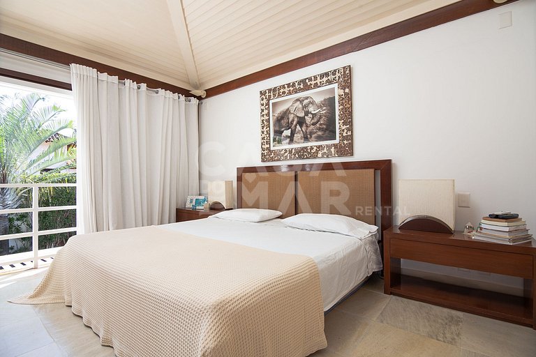 Beautiful house with four suites in a condominium in Manguin