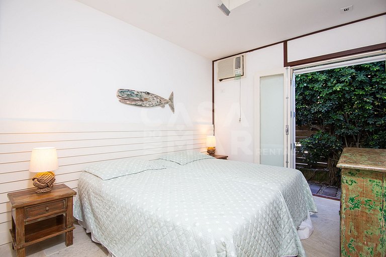 Beautiful house with four suites in a condominium in Manguin
