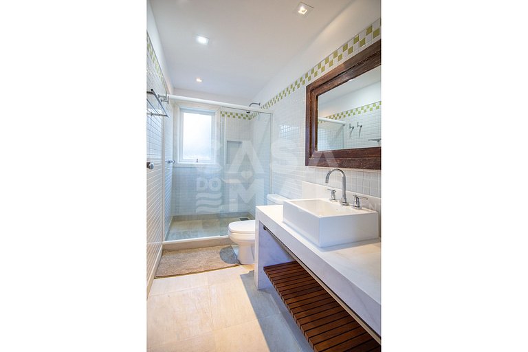 Beautiful house with four suites in a condominium in Manguin