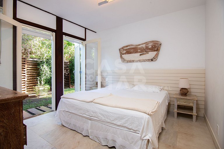 Beautiful house with four suites in a condominium in Manguin