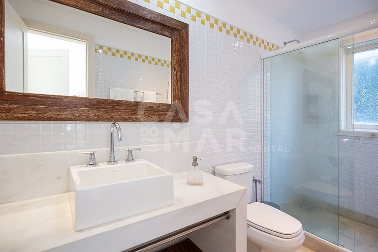 Beautiful house with four suites in a condominium in Manguin