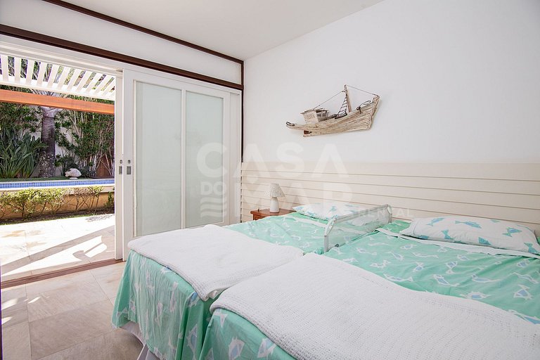 Casa com quatro suítes, piscina, espaço gourmet, jacuzzi
