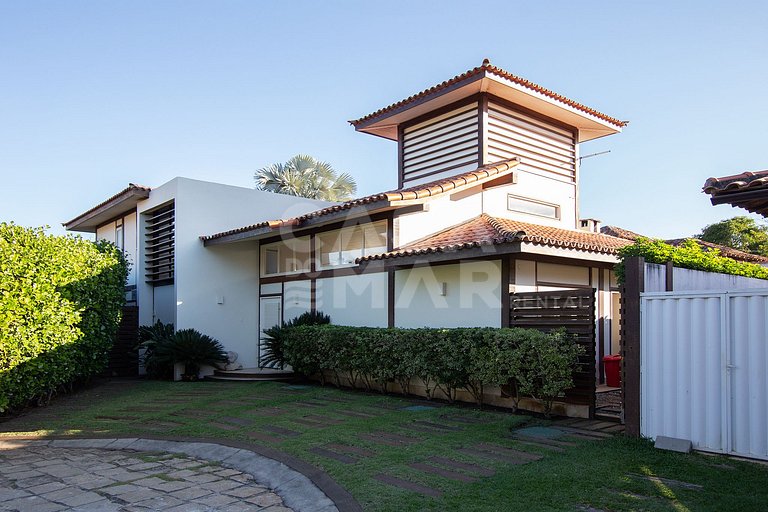 Casa com quatro suítes, piscina, espaço gourmet, jacuzzi