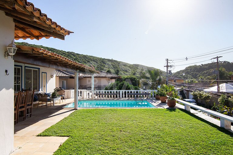Casa na Praia do Canto, com cinco suítes, e vista mar