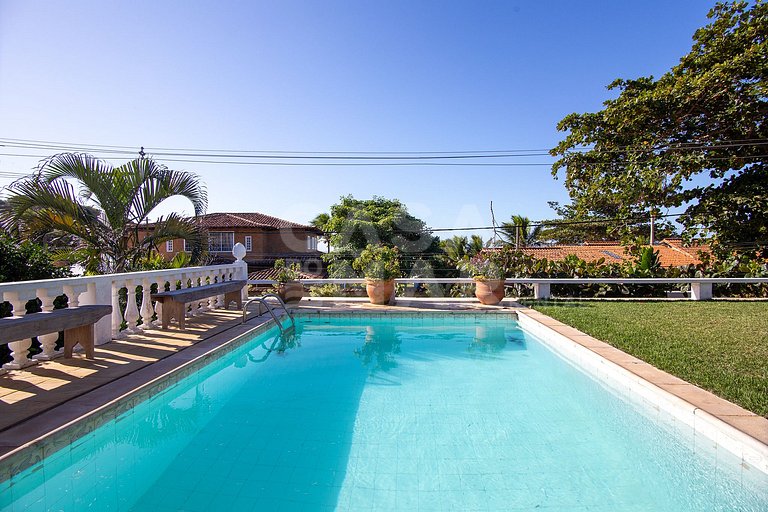 Casa na Praia do Canto, com cinco suítes, e vista mar