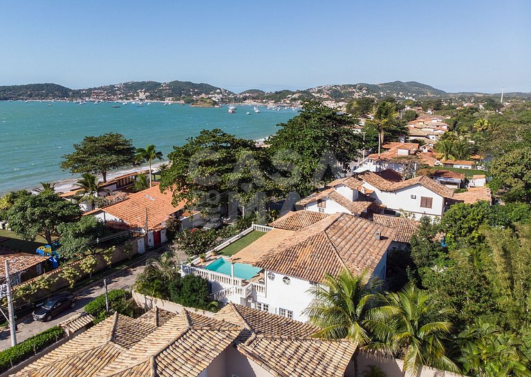 Casa na Praia do Canto, com cinco suítes, e vista mar