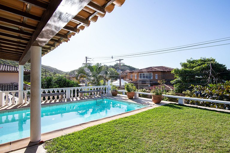 Casa na Praia do Canto, com cinco suítes, e vista mar