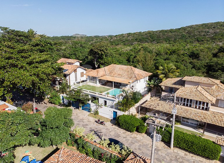 Casa na Praia do Canto, com cinco suítes, e vista mar