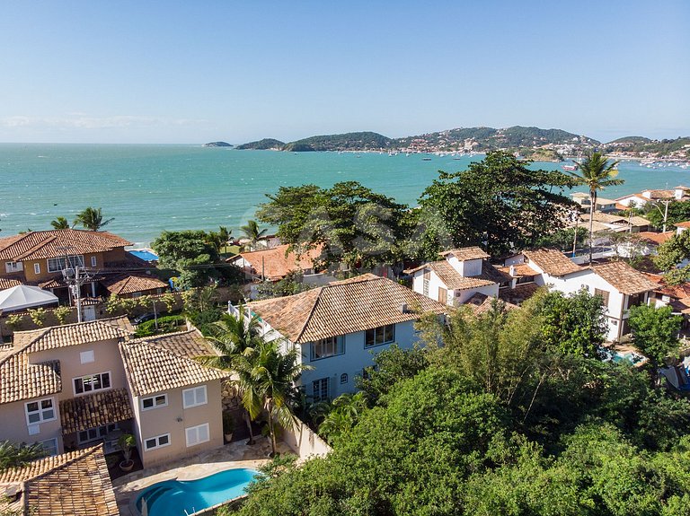Casa na Praia do Canto, com cinco suítes, e vista mar