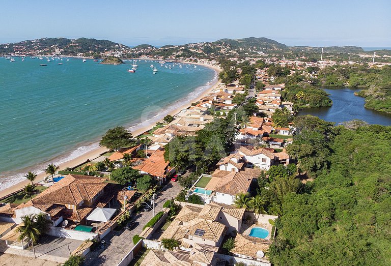 Casa na Praia do Canto, com cinco suítes, e vista mar