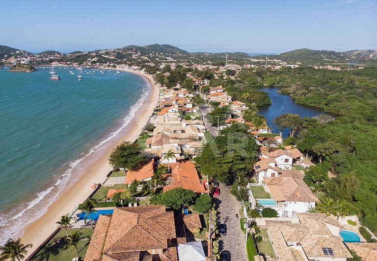 Casa na Praia do Canto, com cinco suítes, e vista mar