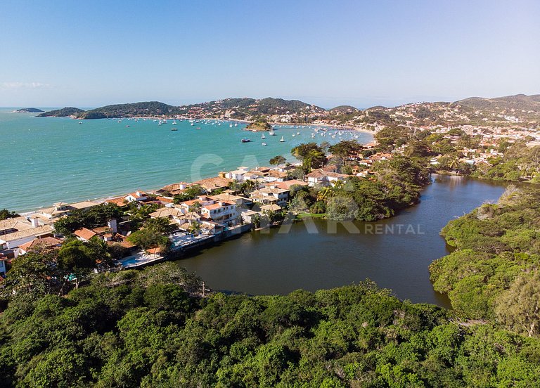 Casa na Praia do Canto, com cinco suítes, e vista mar