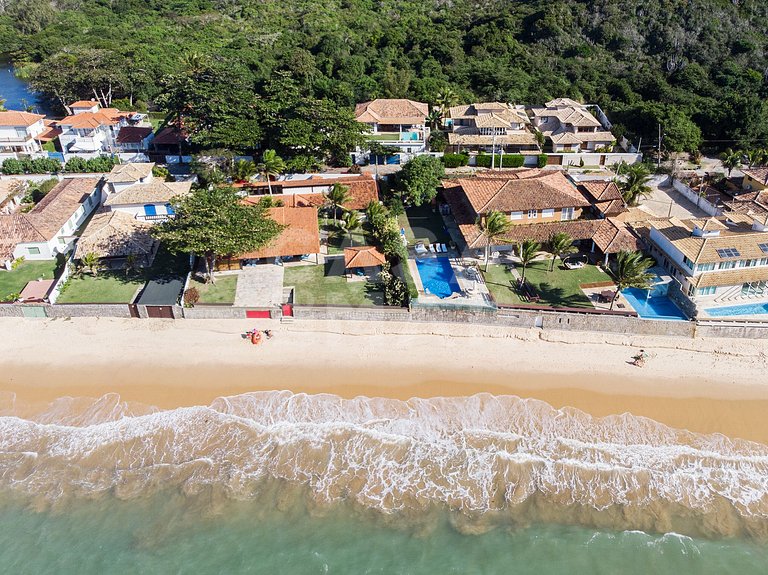 Casa na Praia do Canto, com cinco suítes, e vista mar