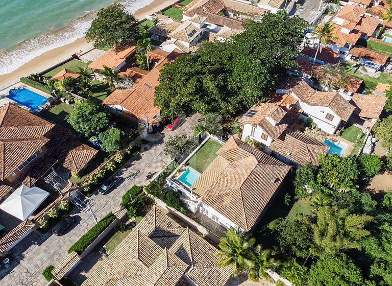 Casa na Praia do Canto, com cinco suítes, e vista mar