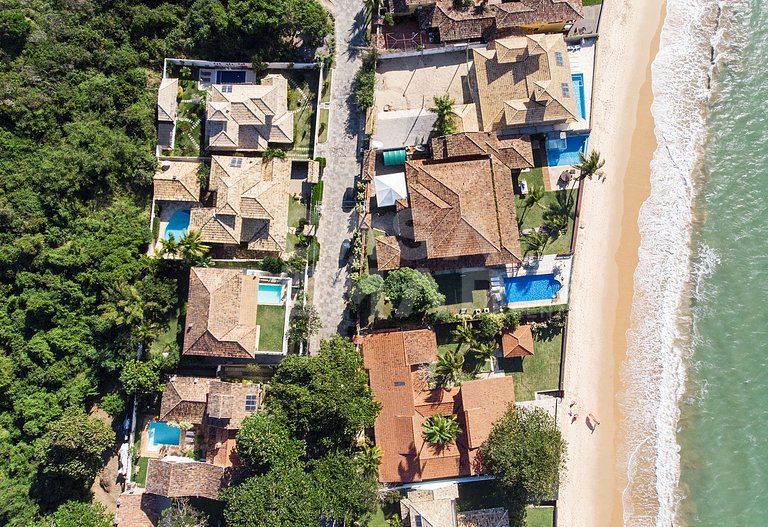 Casa na Praia do Canto, com cinco suítes, e vista mar
