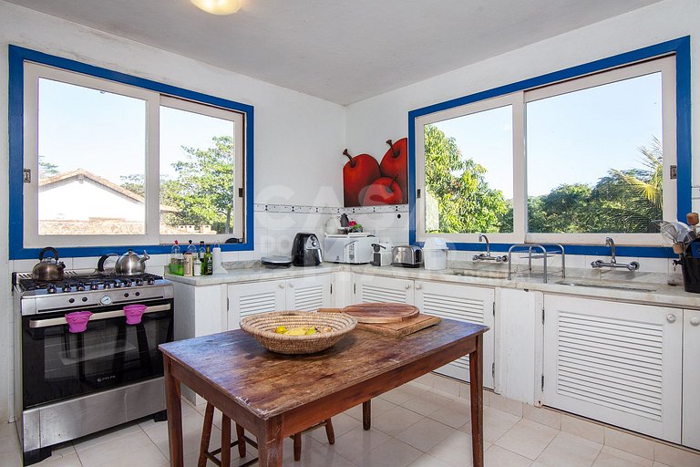 Casa na Praia do Canto, com cinco suítes, e vista mar