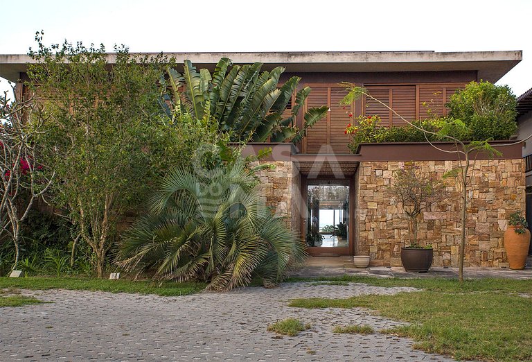 Beautiful house with seven suites, panoramic view of the bea