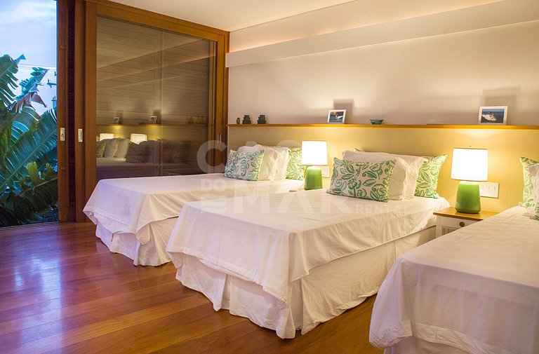 Beautiful house with seven suites, panoramic view of the bea