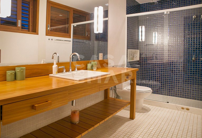 Beautiful house with seven suites, panoramic view of the bea