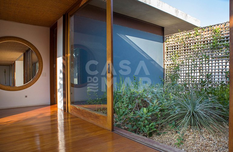 Beautiful house with seven suites, panoramic view of the bea