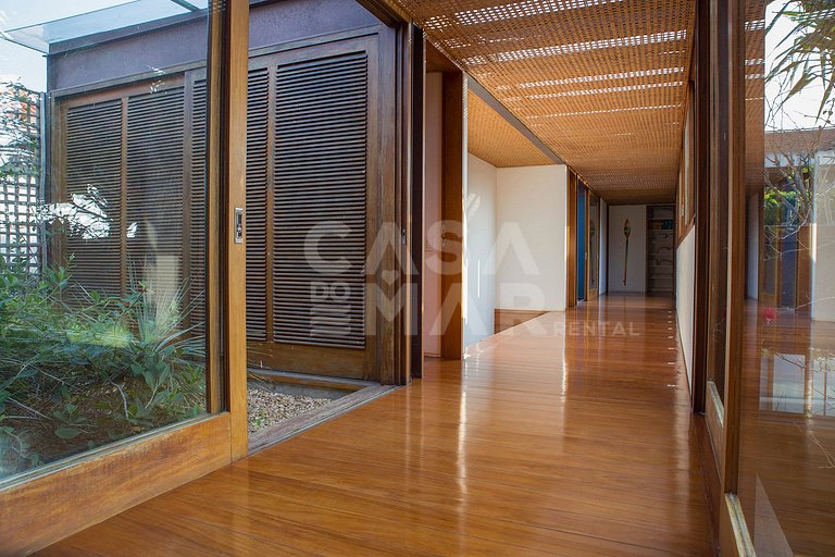 Beautiful house with seven suites, panoramic view of the bea