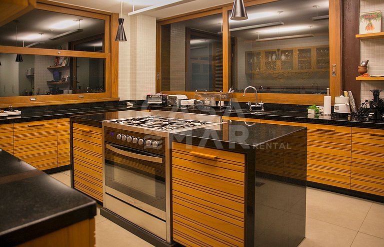 Beautiful house with seven suites, panoramic view of the bea