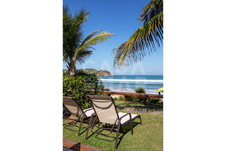 Linda casa com duas suítes e um quarto, de frente pra Praia