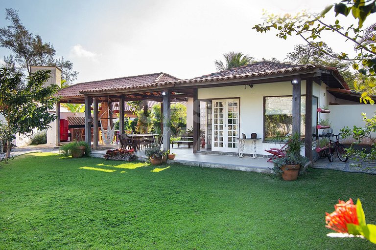 Beautiful house with two suites and a bedroom, in condominiu