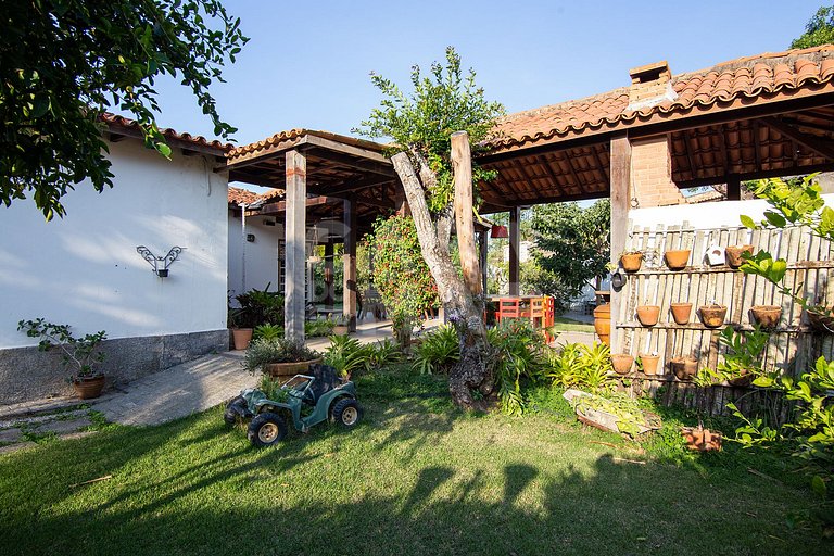Beautiful house with two suites and a bedroom, in condominiu
