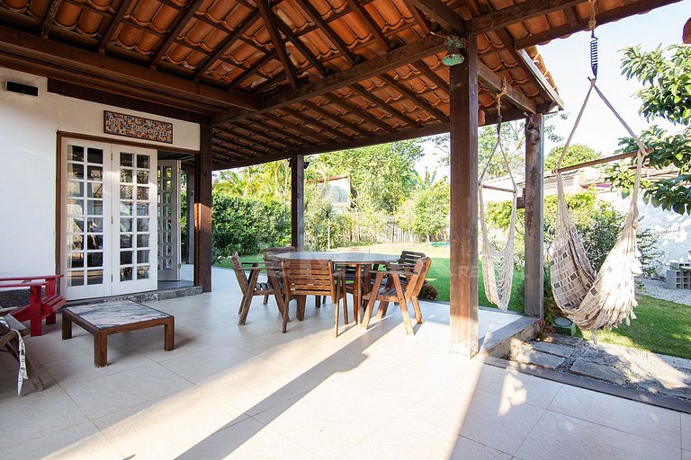 Beautiful house with two suites and a bedroom, in condominiu