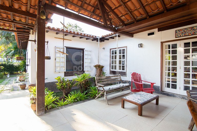 Beautiful house with two suites and a bedroom, in condominiu