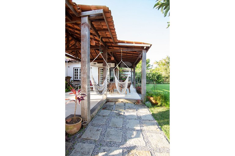 Beautiful house with two suites and a bedroom, in condominiu