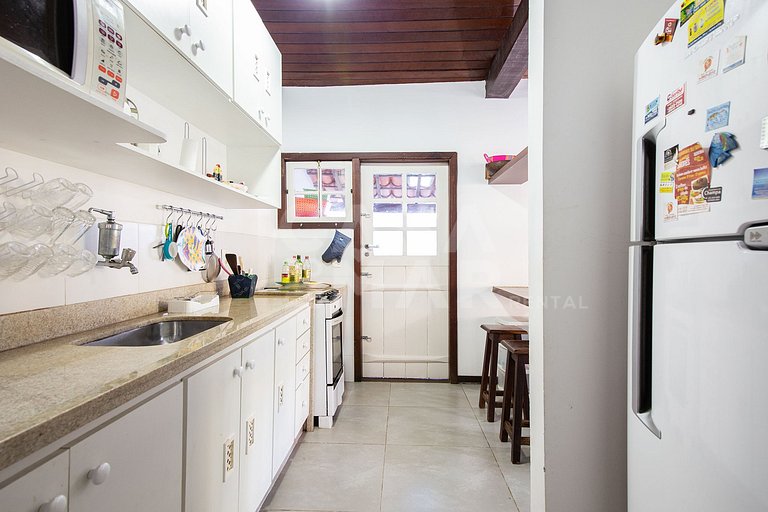 Beautiful house with two suites and a bedroom, in condominiu