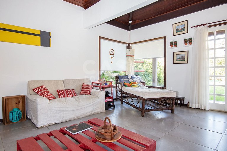 Beautiful house with two suites and a bedroom, in condominiu